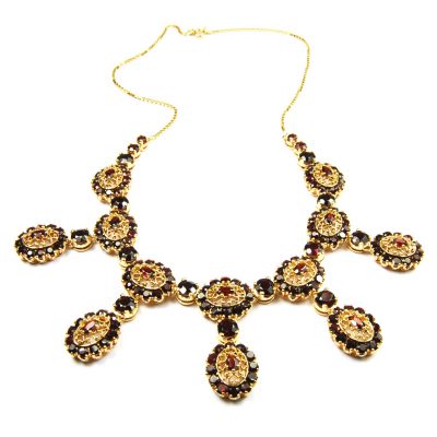 Garnet Set Necklace in 18ct Yellow Gold
